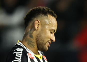 Neymar diz que juiz “acordou meio de chico” e a turba não perdoa