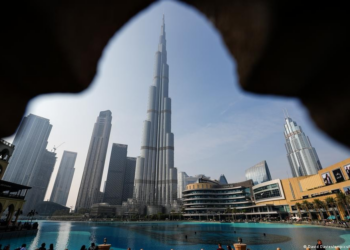 Colapso do turismo: lojas de luxo em Dubai sentem baque da guerra no Oriente Médio