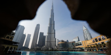 Colapso do turismo: lojas de luxo em Dubai sentem baque da guerra no Oriente Médio