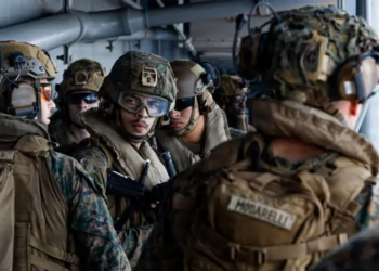 Dezenas de aviões e participação da CIA com fake news proposital: como foi o resgate do piloto de caça americano abatido no Irã