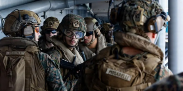 Dezenas de aviões e participação da CIA com fake news proposital: como foi o resgate do piloto de caça americano abatido no Irã