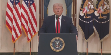 Trump volta a ameaçar Irã com ataques a pontes e usinas se Estreito de Ormuz não reabrir: 'Vocês vão viver no inferno'