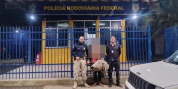 Adolescente da Bahia pega carro escondido para encontrar garota de Mato Grosso que conheceu no Roblox