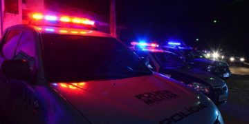 Homem mantém esposa e filho de 2 anos reféns e coloca fogo em casa em Diamantino