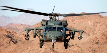 É #FAKE que foto mostre helicóptero militar americano abatido em deserto no Irã; imagem foi criada com inteligência artificial