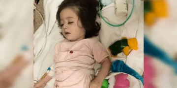 A bebê iraniana que sobreviveu a ataque de Israel que matou sua família – e virou símbolo no Irã