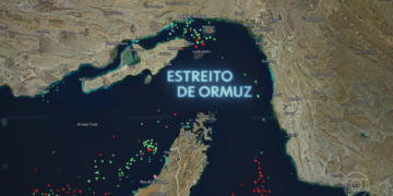 Estreito de Ormuz está praticamente paralisado; Irã alerta para risco de  minas navais