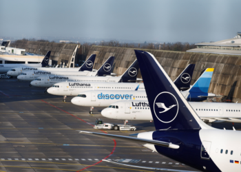 União Europeia recomenda mais home office e menos viagens de avião em meio a crise de energia