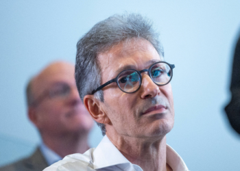 Zema diz que levará candidatura até o fim, alfineta Flávio e Caiado e propõe reforma no STF