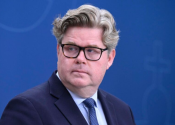 Por que um país europeu está construindo presídios para adolescentes de 13 anos