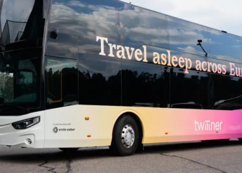 Europa finalmente descobre o ônibus-leito, e modelo comum no Brasil cresce no continente