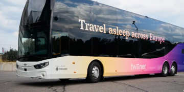 Europa finalmente descobre o ônibus-leito, e modelo comum no Brasil cresce no continente
