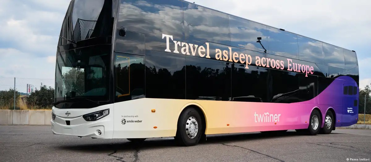 Europa finalmente descobre o ônibus-leito, e modelo comum no Brasil cresce no continente