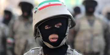 Irã usa crianças em trabalhos de segurança na guerra, indicam testemunhas e relatos à imprensa