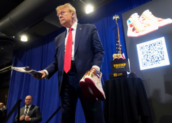 Explosão de negócios da família Trump abre caminho para presidentes dos EUA lucrarem com o cargo