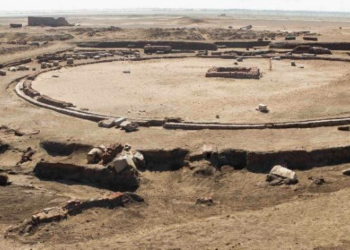 No Egito, arqueólogos descobrem templo de 2.200 anos dedicado ao deus Pelúsio