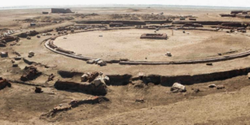 No Egito, arqueólogos descobrem templo de 2.200 anos dedicado ao deus Pelúsio