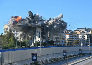 Ataque atinge aeroporto no Kuwait; Trump diz que a guerra deve acabar em 2 ou 3 semanas