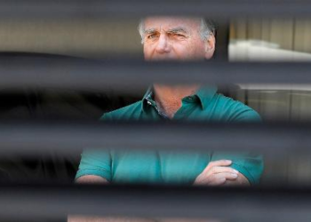 Bolsonaro pede autorização a Moraes para fazer cirurgia no ombro