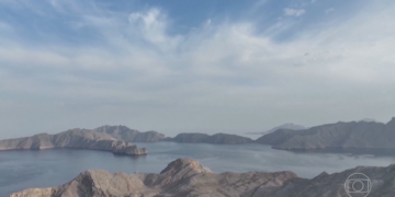 Três navios foram atingidos no Estreito de Ormuz, diz agência