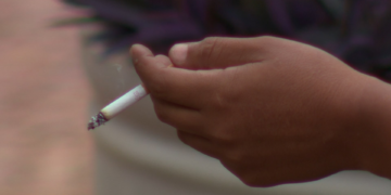 Parlamento britânico aprova proibição de venda de cigarros aos nascidos depois de 2008