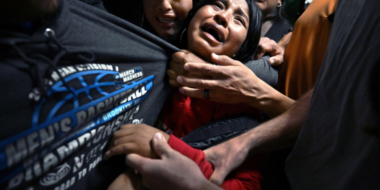 Imagem de separação de família de imigrantes nos EUA vence 'Foto do Ano' do World Press Photo