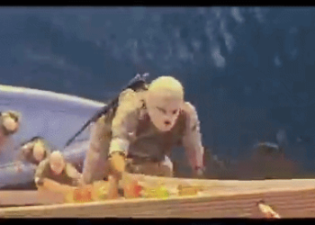 Irã divulga VÍDEO do que diz ser apreensão de navios em Ormuz