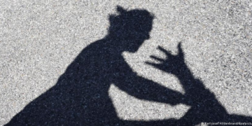 'Evitem se relacionar com homens': fala de chefe de polícia a mulheres causa polêmica na Alemanha