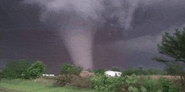 Dez ficam feridos após tornados atingirem Oklahoma nos EUA, diz mídia  local