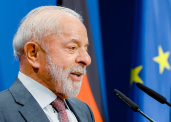 É #FAKE que Lula rebateu Trump e disse que 'o povo brasileiro está disposto a dar a vida por ele em uma guerra'