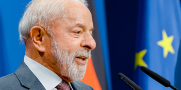 É #FAKE que Lula rebateu Trump e disse que 'o povo brasileiro está disposto a dar a vida por ele em uma guerra'