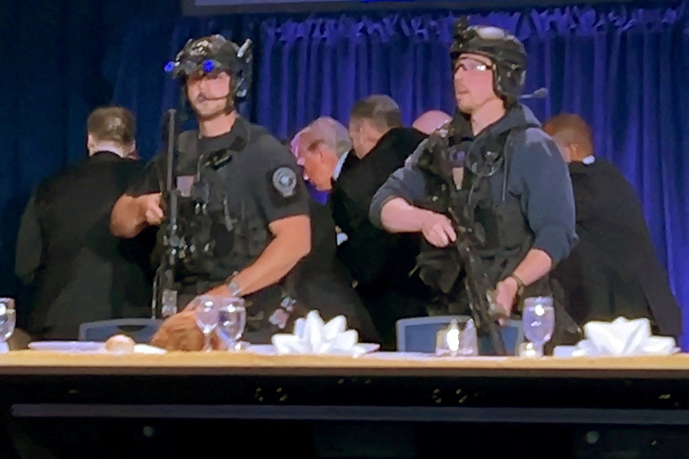 Detectores de metal, checagem de credenciais e perímetro controlado: como é o esquema de segurança em eventos com Trump