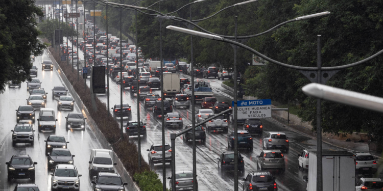 São Paulo deve ter tempo instável e chuva isolada nesta terça (28)