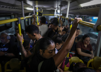 'Golpe da Mostarda': entenda como funciona novo esquema de furto em ônibus
