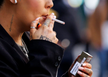 No Reino Unido, governo dá primeiro passo para proibir totalmente o consumo de cigarros