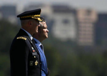Secretário de Defesa demite chefe do Estado-Maior do Exército dos Estados Unidos