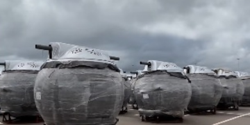 Cabines da maior roda-gigante da América Latina chegam ao Parque Novo Mato Grosso