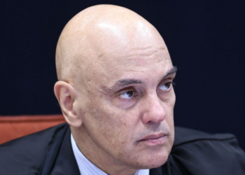 Alexandre de Moraes dá 24 horas para defesa de Bolsonaro explicar…