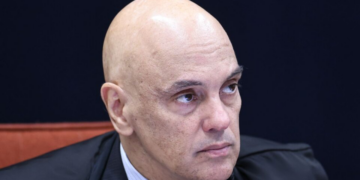 Alexandre de Moraes dá 24 horas para defesa de Bolsonaro explicar…
