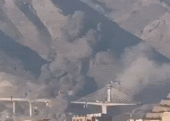 Trump afirma que vai atacar pontes e usinas de energia iranianas; Irã promete ataques 'mais devastadores'