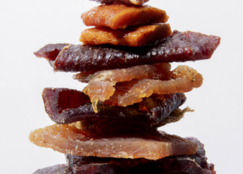 Petiscos de carne seca fazem sucesso nas redes sociais; entenda se eles são bons para a saúde