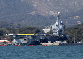 França envia porta-aviões para futura missão no Estreito de Ormuz com Reino Unido