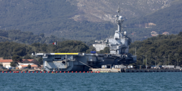 França envia porta-aviões para futura missão no Estreito de Ormuz com Reino Unido