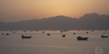 EUA e Irã voltam a trocar ataques no Estreito de Ormuz, e países do Golfo relatam mísseis; ACOMPANHE