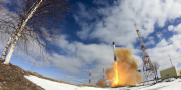 Rússia faz teste final de míssil com alcance de 35.000 km chamado de 'Satanás' pela Otan e diz que vai lançá-lo até o fim do ano