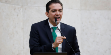 Militantes de esquerda comemoram agressão a vereador na USP