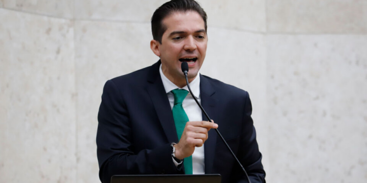 Militantes de esquerda comemoram agressão a vereador na USP