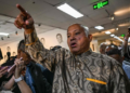 Tiros são disparados e causam tumulto no Senado das Filipinas