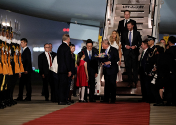 Trump chega à China para encontro com Xi Jinping; veja agenda