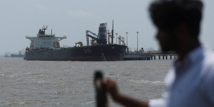 Preços do petróleo podem chegar a US$ 200 por barril a partir de junho, alertam analistas